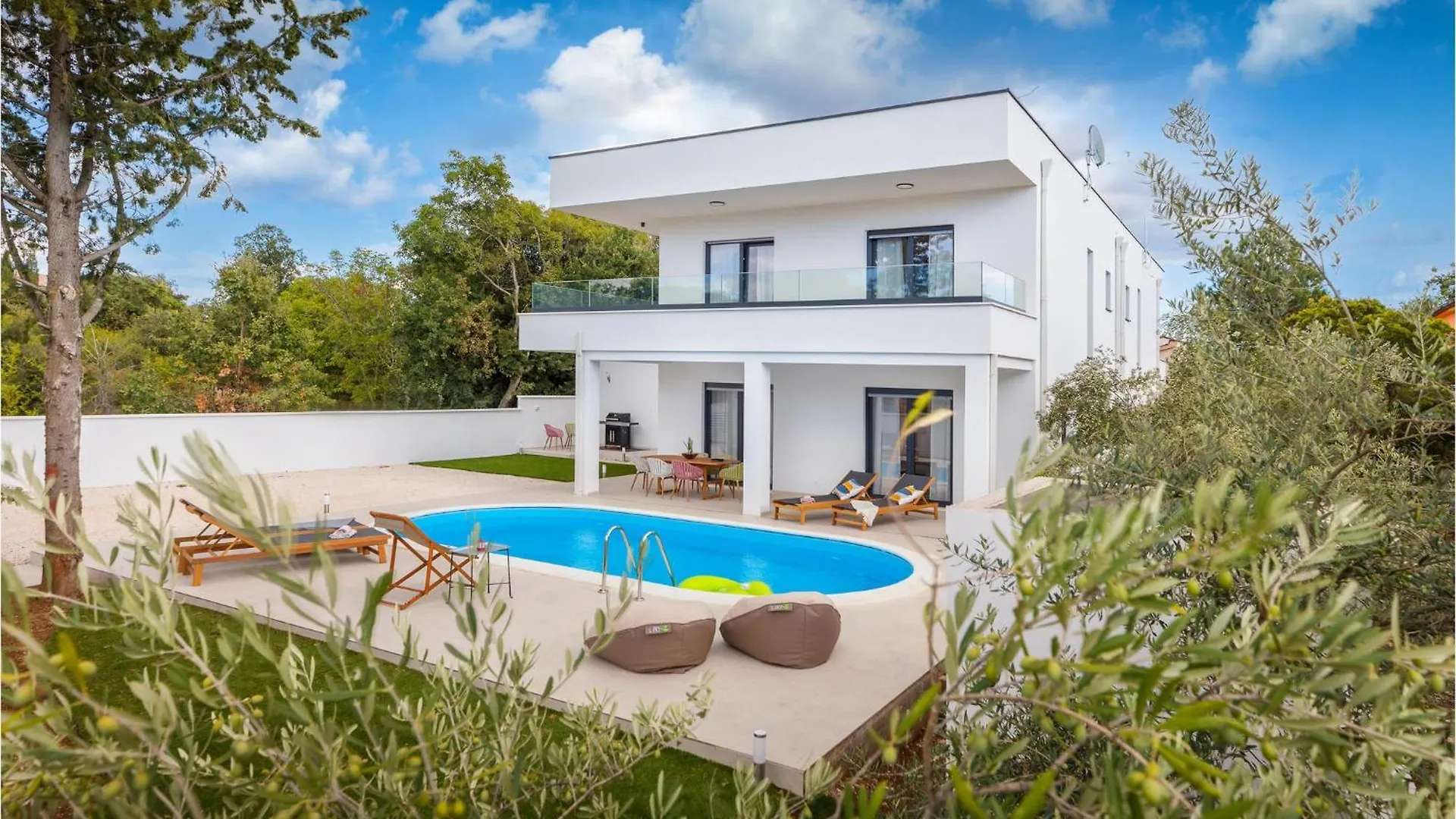 Nice Home In Barbariga With Kitchen
